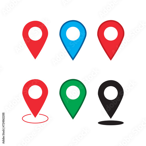  Icono de pin de ubicación en diferentes colores sobre un fondo blanco liso y aislado. Vista de frente y de cerca. Copy space