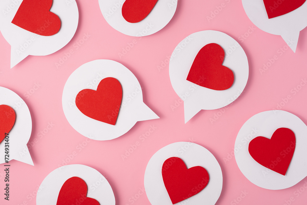 Red heart in speech bubble. Love in thoughts on pink background. Valentines Day concept, Valentines Day decoration Red heart in speech bubble. Love in thoughts on pink background. Valentines Day concept, Valentines Day decoration