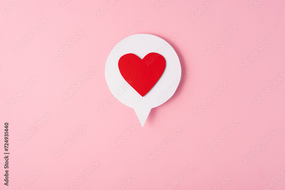 Red heart in speech bubble. Love in thoughts on pink background. Valentines Day concept, Valentines Day decoration