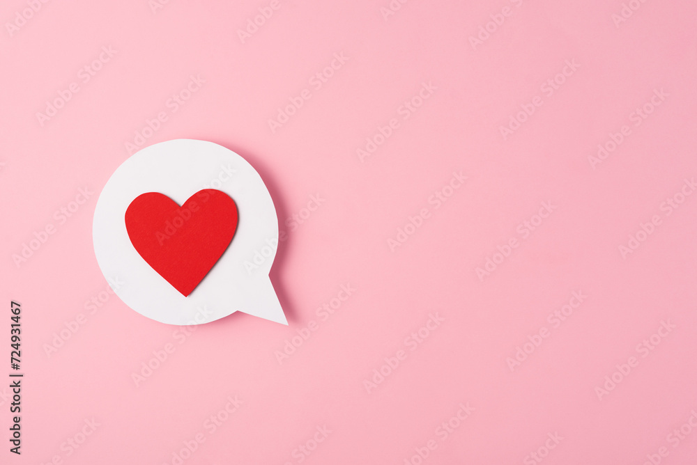 Red heart in speech bubble. Love in thoughts on pink background. Valentines Day concept, Valentines Day decoration