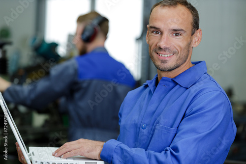 mechanic auto repair shop computer