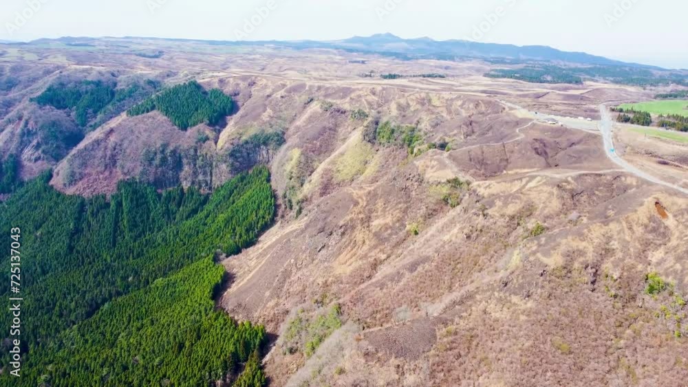 大観峰から見る外輪山(ドローン空撮) 大観峰から見る外輪山(ドローン空撮)