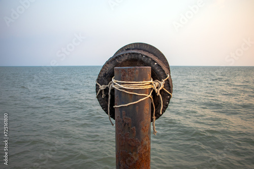 Bild auf Leinwand Boat main mast Protected by used car tires, the marina'