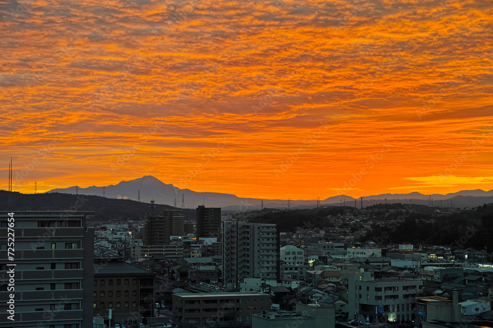 松江市から見た朝焼けと出雲富士　大山