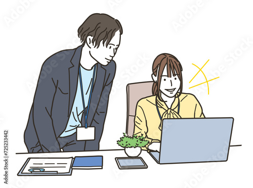 オフィスでノートPCの前で話す若い男女