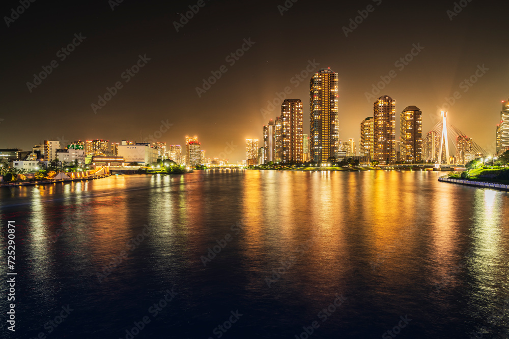 Fototapeta premium 光あふれる隅田川の都市夜景【東京都・江東区－中央区】 City night view of the Sumida River full of light - Tokyo, Japan