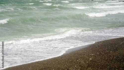 強風で煽られる白波　海岸・砂浜・バカンス photo