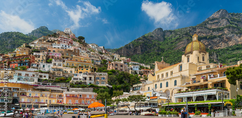 Fototapeta Naklejka Na Ścianę i Meble -  The city of Positano, on the Amalfi coast, Italy