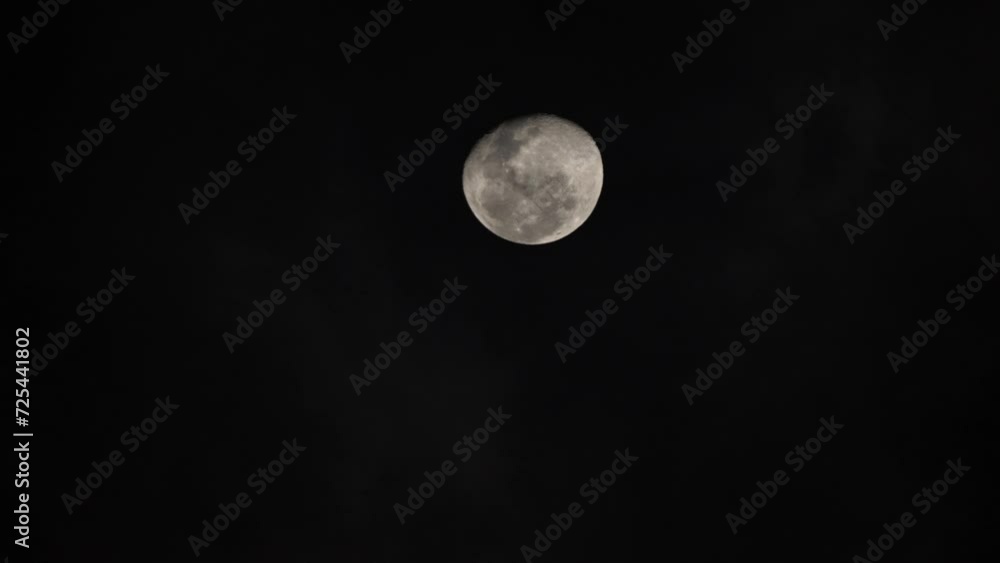 Clouds passing by moon at night. Full moon at night with cloud real time. long clip Clouds passing by moon at night. Full moon at night with cloud real time. long clip