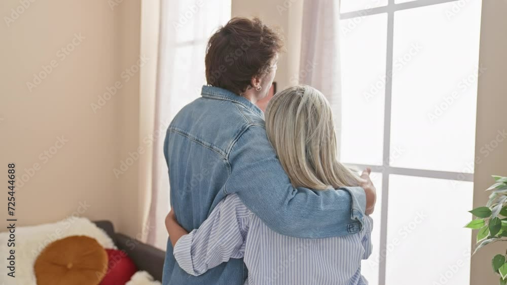 Vidéo Stock Homey love, mother and son share a snug hug, looking throw ...