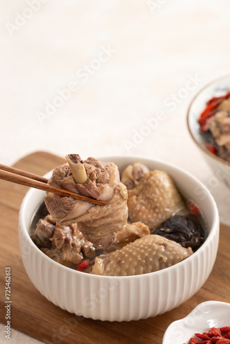 Delicious shiitake mushroom chicken soup, traditional Taiwanese soup.