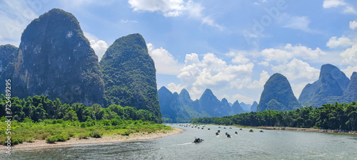 From Guilin to Yangshuo, visitors can take a cruise on the Lijiang River, while enjoying a spectacular view along the way.