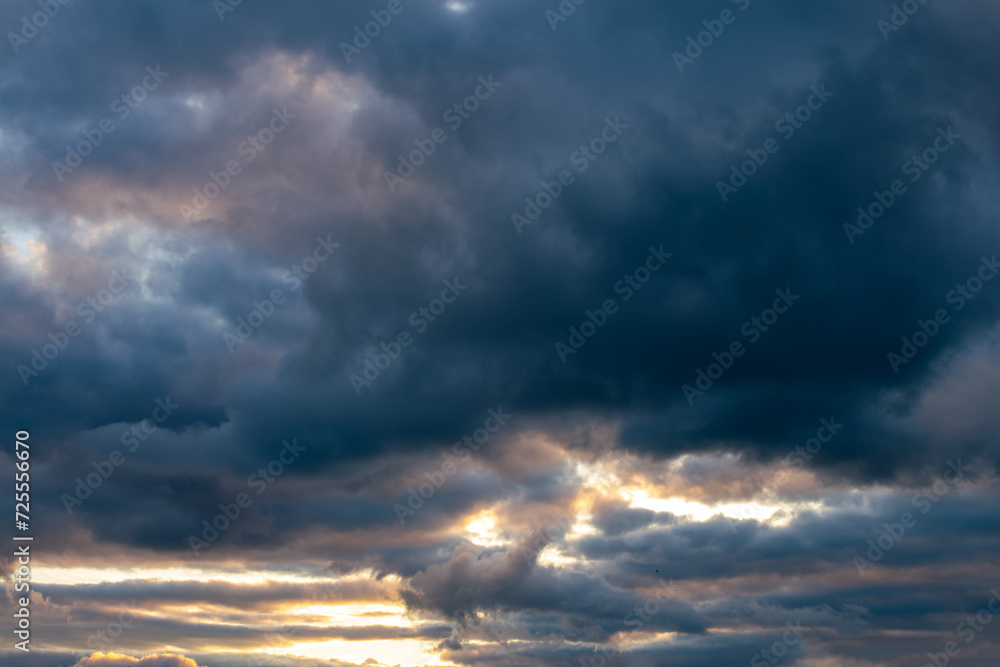 Obraz premium Beautiful moody sky with dark clouds at sunset, sky remplacement, nature background