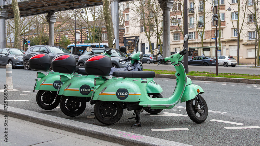 Paris, France 31 janvier 2024 Scooters électriques de location en