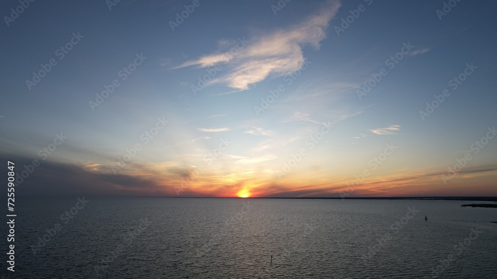 Obraz premium Sun Rays over Lake Pontchartrain