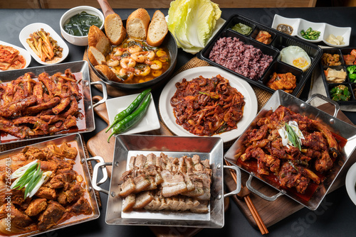 Bossam, pork, boiled pork, spicy pork ribs, ribs, pork front legs, shrimp gambas, gambas, stir-fried pork, lunchbox, Jeju, pork back ribs,