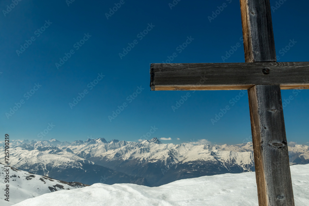 Fototapeta premium Paysage d' hiver en vallée de Maurienne , à Beaune , Col de Pierre Blanche , Massif de la Vanoise , Savoie , Alpes , France