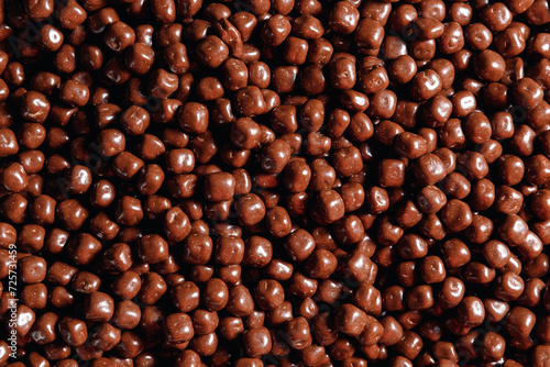 Bilde på lerret Closeup brown dragee, chocolate covered nuts, sweet candy background