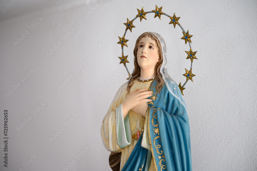Statue of the Virgin Mary. Igreja de Nossa Senhora de Fátima (Church of Our Lady of Fatima) – Bairro Padre Cruz, Lisbon, Portugal. - obrazy, fototapety, plakaty 