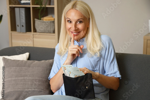 Mature woman with dollar ba...