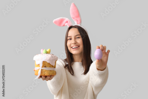Smiling young woman in bunn...