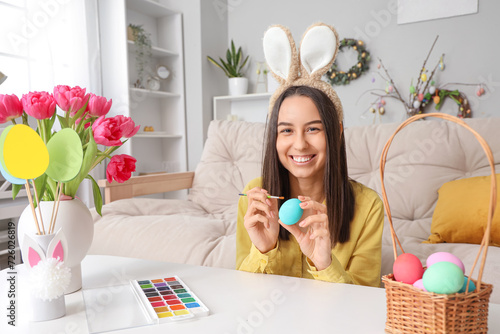 Young woman in bunny ears p...