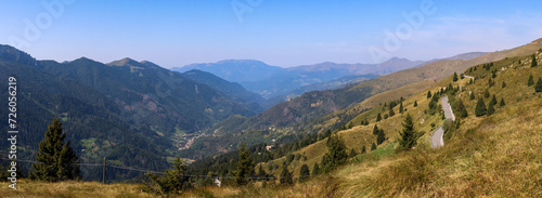 Fototapeta Naklejka Na Ścianę i Meble -  Foto panoramica d'estate sul Maniva a Brescia, Italia