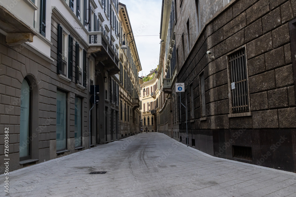 Scorcio di una strada di Milano, Italia