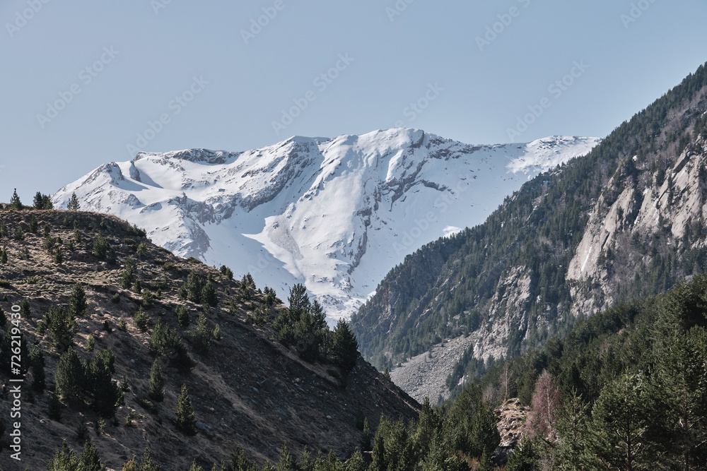 Paisaje nevado en Los Pirineos