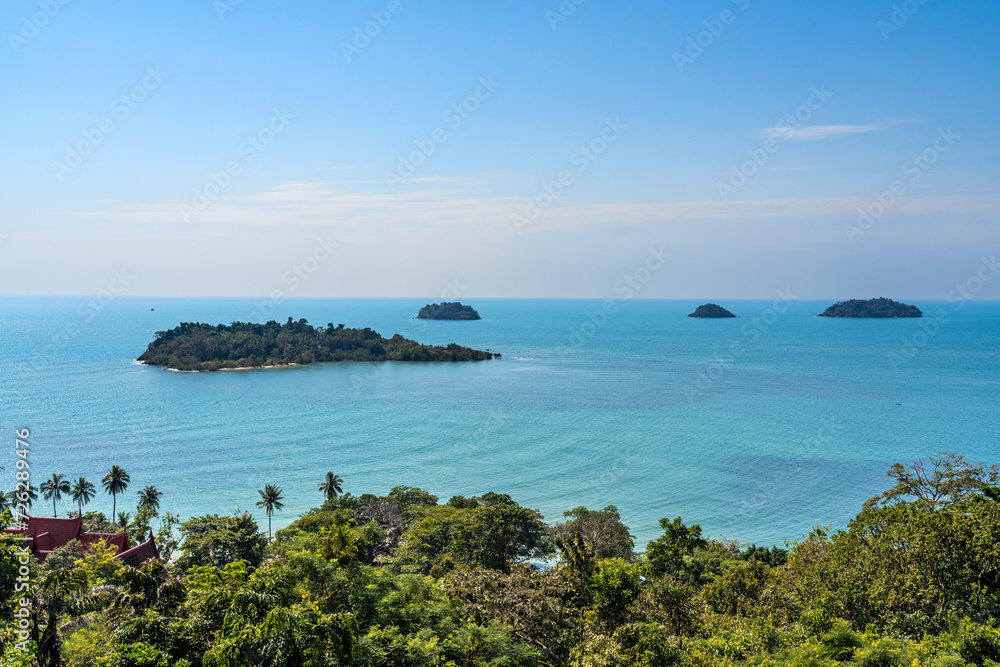 Fototapeta premium Beautiful view of the 4 islands, Koh Man Nai, Koh Man Nok, Koh Pli, Koh Yuak, seen from Koh Chang island on a bright sunny day