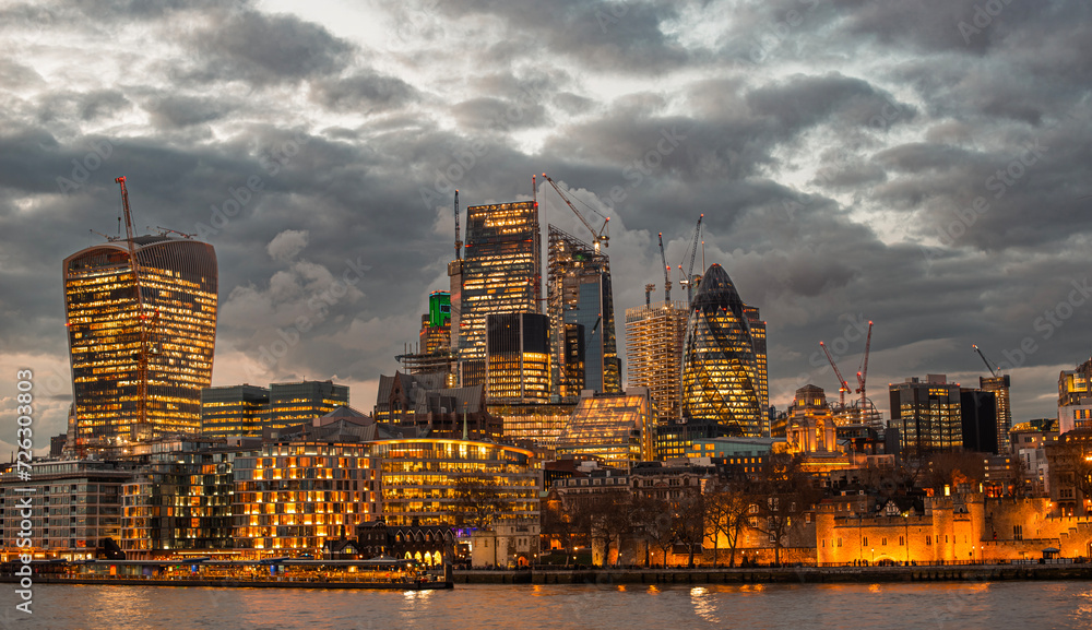 Fototapeta premium london city skyline at sunset city of london