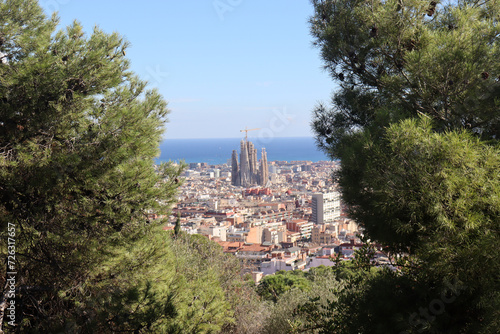 Ausblick auf die T  rme der Sagrada Familia im Zentrum von Barcelona  Katalonien  Spanien