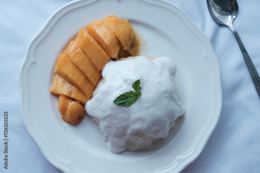 Mango with sticky rice in Thai style