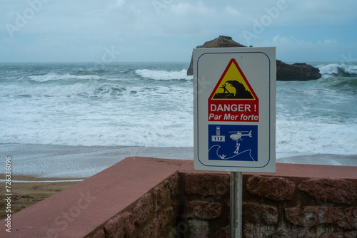 plage de Biarritz - Panneau Danger par mer forte