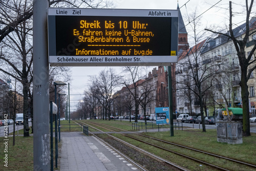 Warning strike at the Berliner Verkehrsbetriebe (BVG) photo