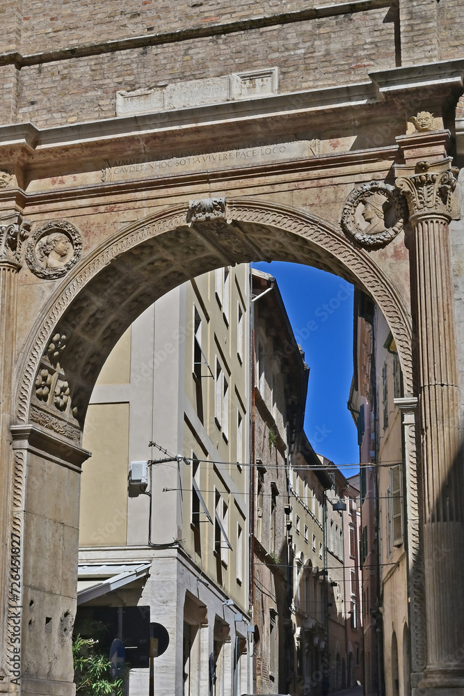 Ancona, antico Arco su via Pizzecolli - Marche
