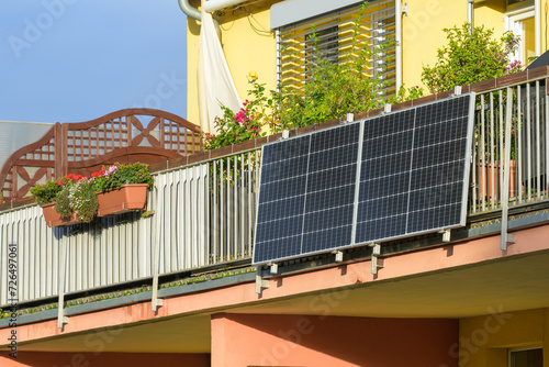Obraz na płótnie Nach Meinung der deutschen Regierung tragen Balkonkraftwerke nicht unerheblich zur Energiewende bei w salonie