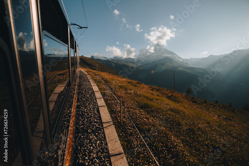 Pociąg z Zermatt pod Matterhorn, Szwajcaria © Witold