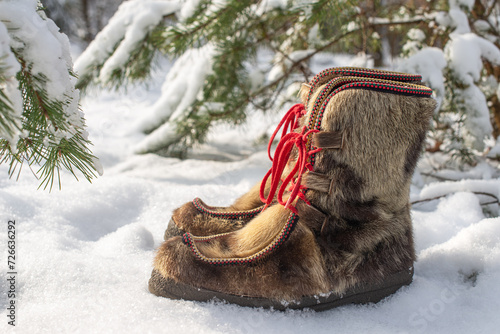Canvastavla Scandinavian winter footwear made of leather with reindeer fur and red shoe lace