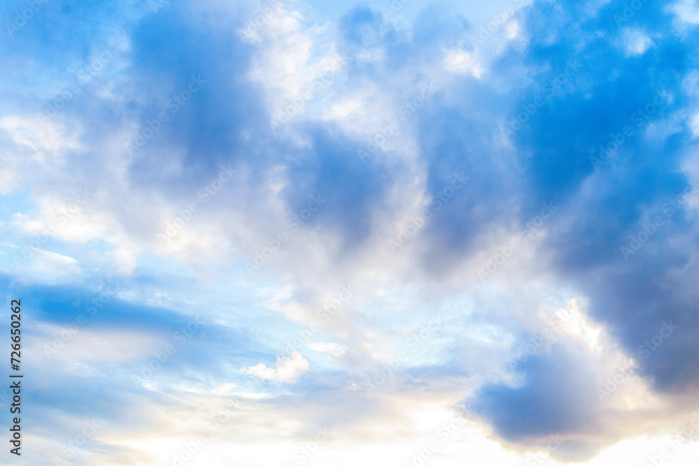 Obraz premium Blue sky and beautiful clouds 