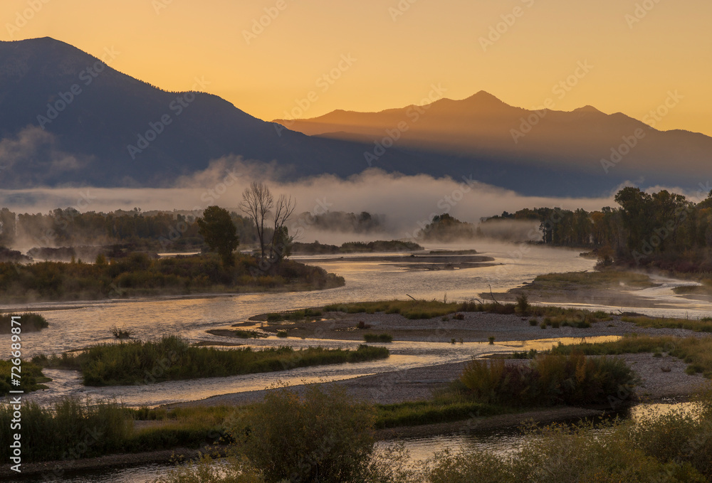 Fototapeta premium Sunrise Landscape on the Snake River Idaho in Autumn