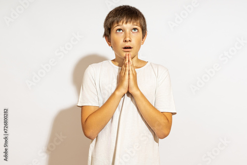 the boy looked up and prayed.