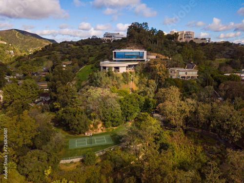 Φωτογραφία Panoramic views of the affluent Brentwood neighborhood, with mansions in the foothills of the santa monica mountains, with the Getty Museum in the background