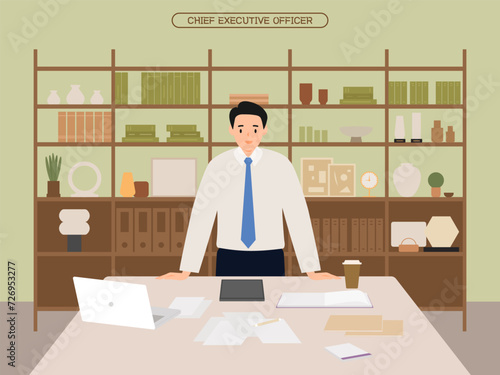 사무실 테이블에서 서 있는 전문 경영인