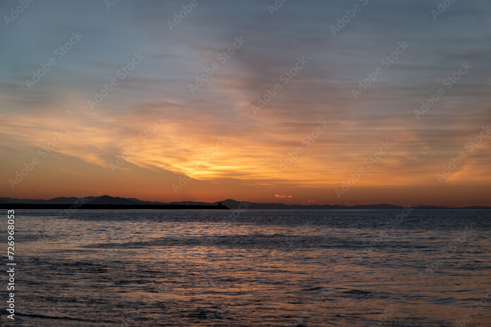 Sereno entardecer: O pôr do sol na Praia de Digue em Boucau, França