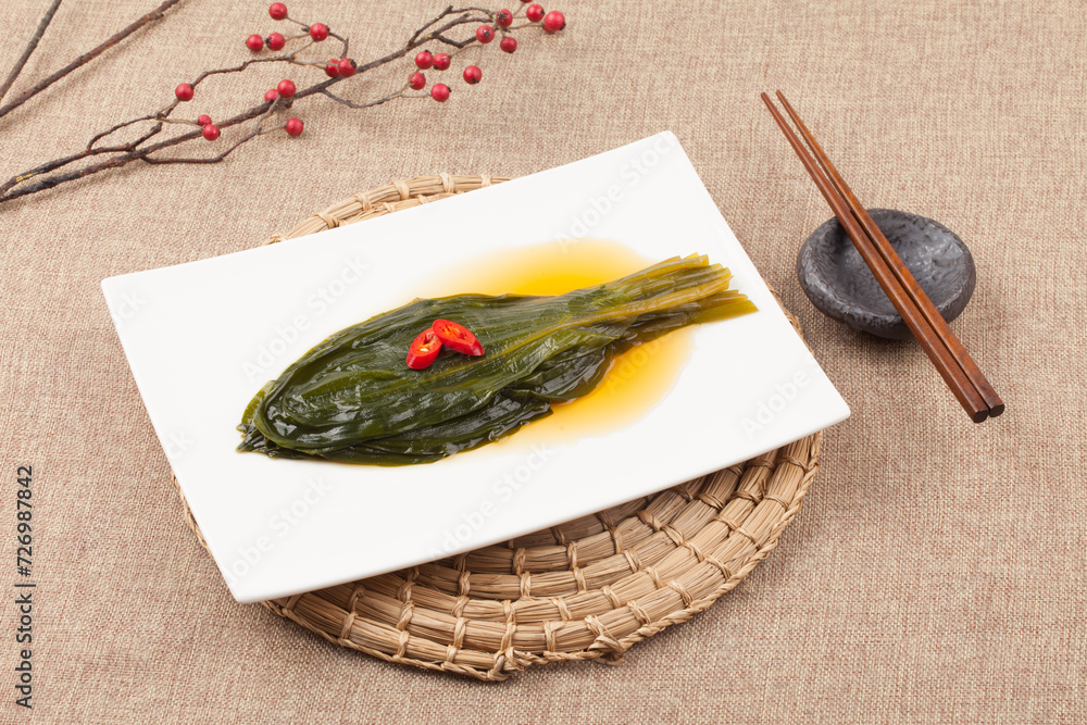 It is another name for mountain garlic, a plant belonging to the