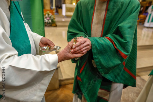 Obraz na plátne Sunday mass in Saint Philippe du Roule catholic church, Paris