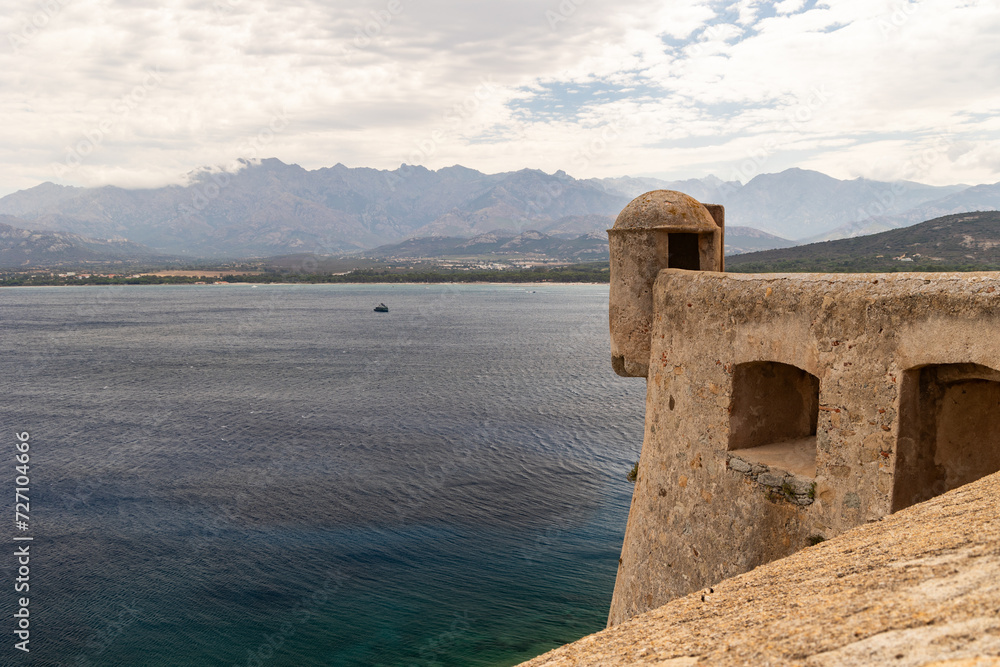 Blick von der Zitadelle in Calvi aufs Mittelmeer, Korsika