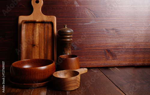 Wooden cutting boards, wooden trays, pepper grinders, raw materials made from wood Kitchen equipment made from wood