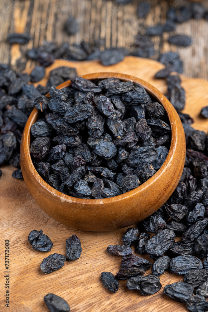 dry blue raisins from large grapes dry blue raisins from large grapes